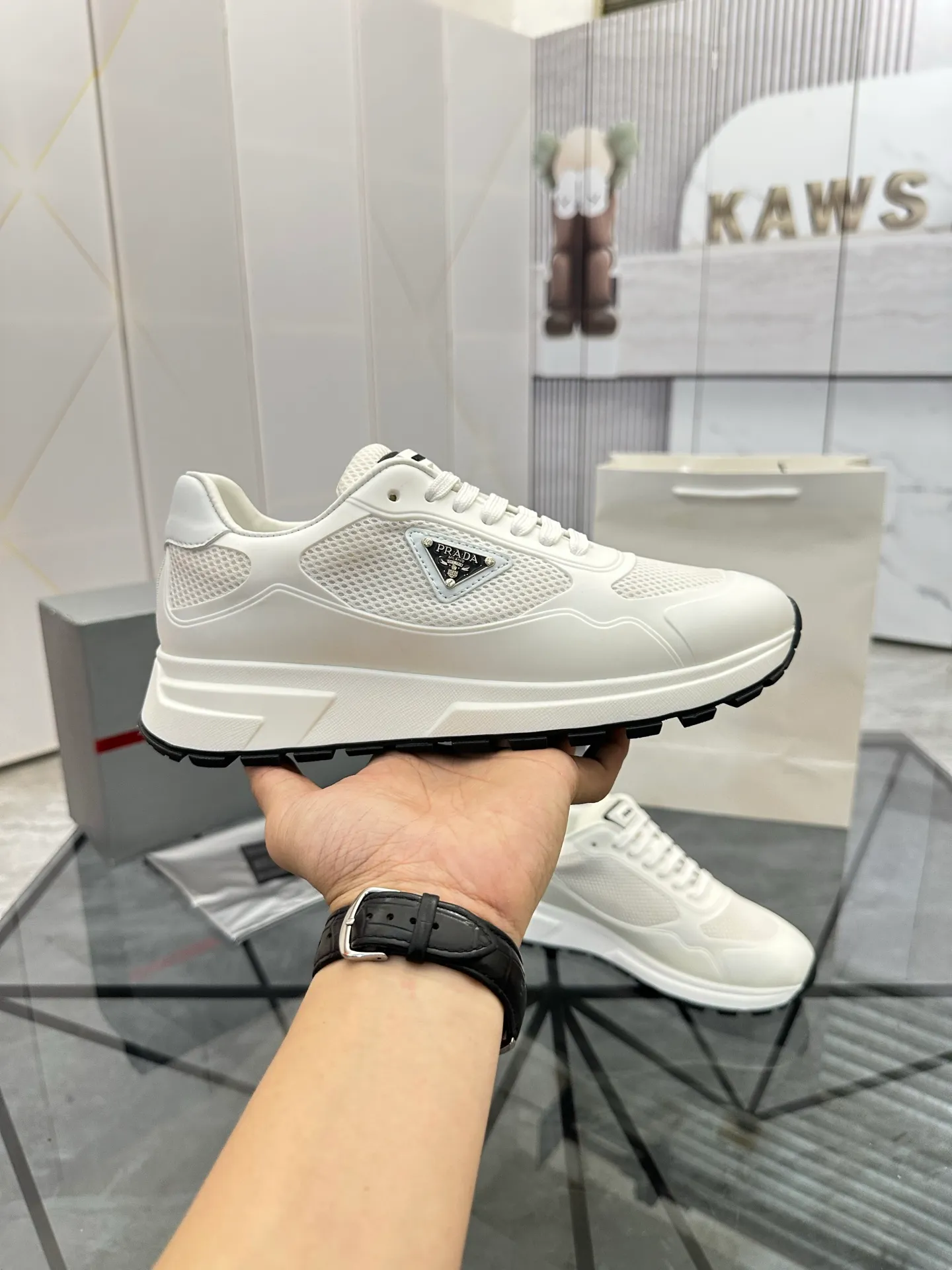 Men's shoes for sale 💰: 💰P600¥ High-end top quality Product trademark: Prada *"Prada*" low-top casual shoes Regular size: 38-45 (can be customized to 46) Product materials: Upper imported glue splicing original material, breathable lining, cowhide foot pads, original outsole. Number: 832